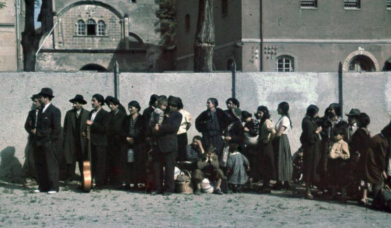 Auschwitzban és Budapesten is megemlékeznek a holokauszt roma áldozatairól
