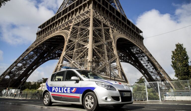 Evakuálni kellett az Eiffel-tornyot 