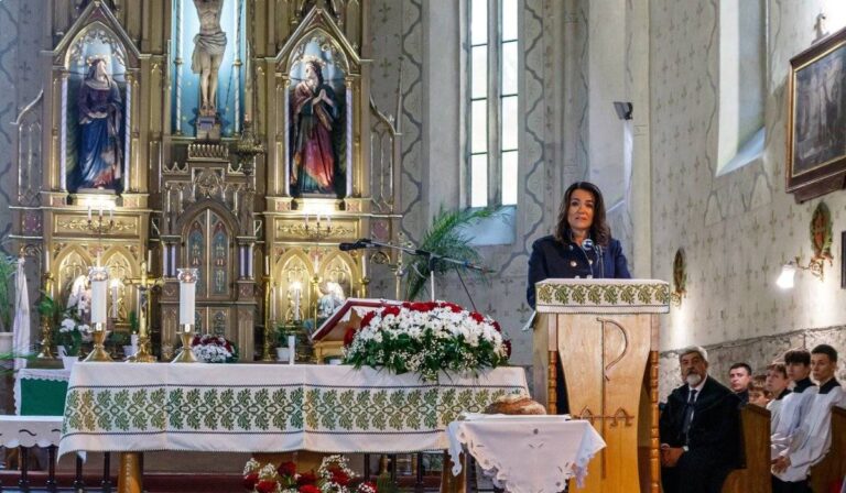 Novák Katalin: tizenötmillió magyar erejét hoztam el Beregszászba