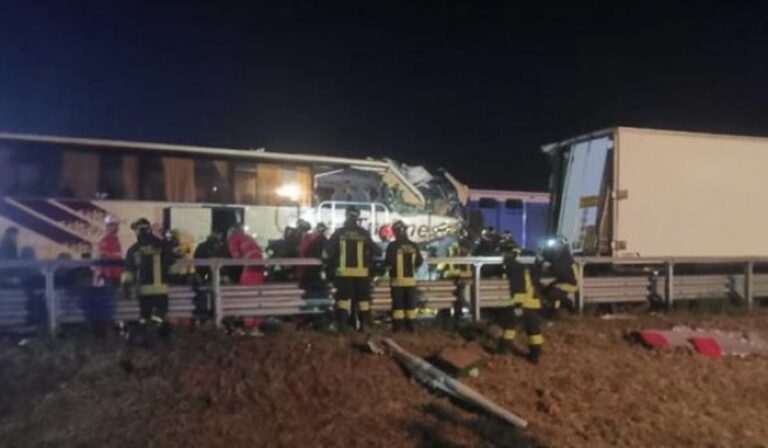 Ukránokat szállító busz szenvedett balesetet Olaszországban