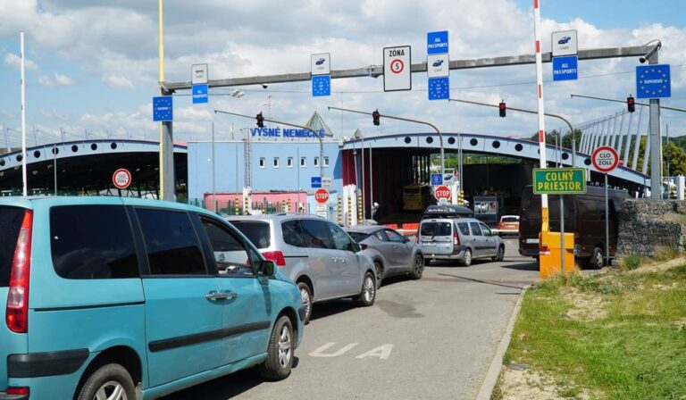 Szünetelt az átléptetés az Ungvár–Felsőnémeti határátkelőhelyen