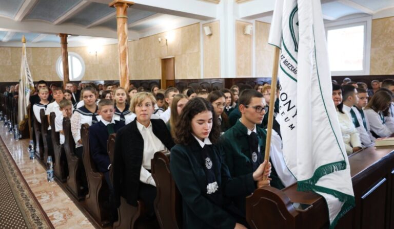 Harmincéves a református oktatás Kárpátalján