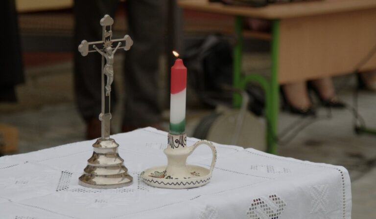 Munkácsi magyar középiskola: folytatódik iskolánk bedarálása