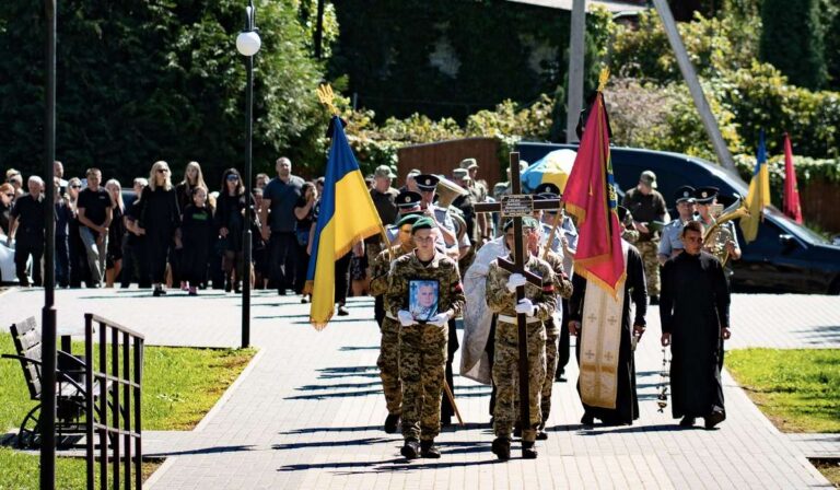 Eltemették Mikola Szaszint