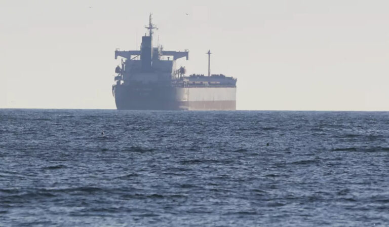 Elhagyta Csornomorszk kikötőjét egy ukrán gabonát szállító hajó