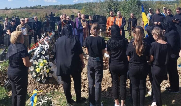 Eltemették Sztepan Olijnikot