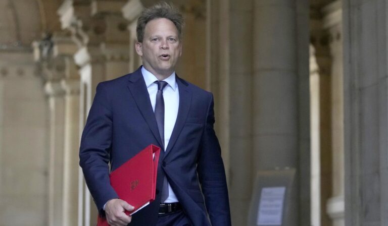 Grant Shapps: ukrán katonák Ukrajnában is részesülhetnének brit kiképzésben