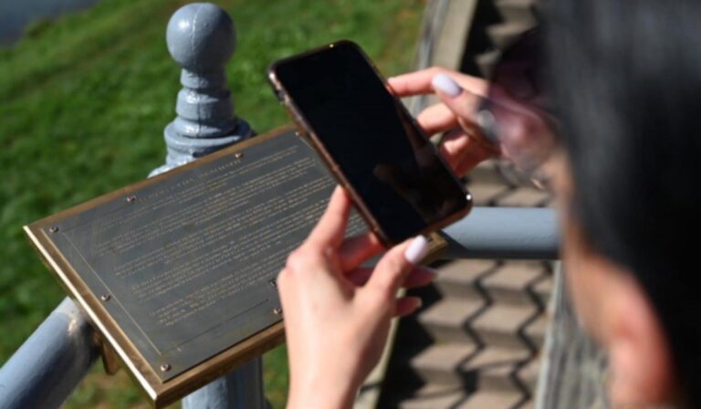 В Ужгороді з’явилася пам’ятна дошка про Голокост на Закарпатті