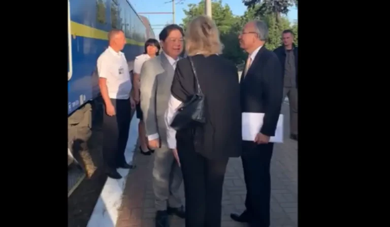 Ukrajnába érkezett a japán külügyminiszter
