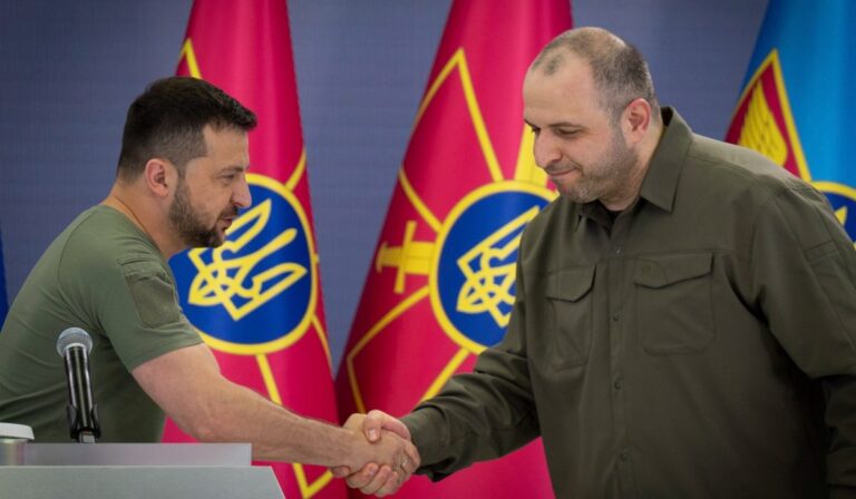 A védelmi tárca iránti bizalom helyreállítását várja Zelenszkij az új minisztertől