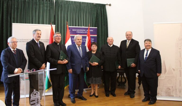 Magyar állami kitüntetéseket adtak át Beregszászban