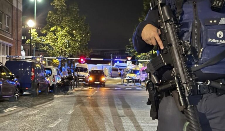 Két svéd szurkolót lőtt le egy terrorista Brüsszelben