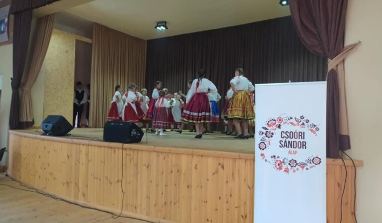 A Csomai Községi Kultúrház hagyományőrző néptánccsoportjainak köszönetnyilvánítása