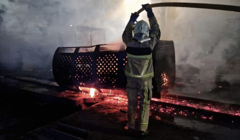 Faszenet gyártó vállalatnál keletkezett tűz Szolyván