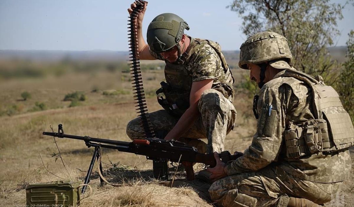 katona fegyver betárazás