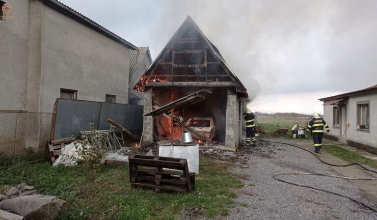 Kigyulladt a garázsában egy Moszkvics az Ungvári járásban