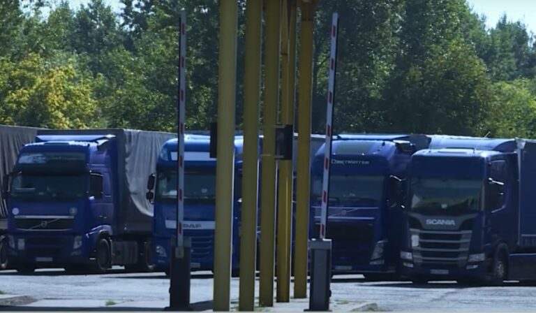 Három lengyel határátkelőnél szünetel a teherforgalom