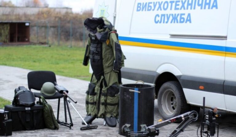Bombariadó több ungvári iskolában