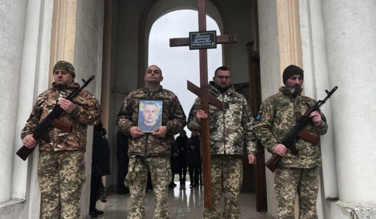 Eltemették Olekszandr Seljakint