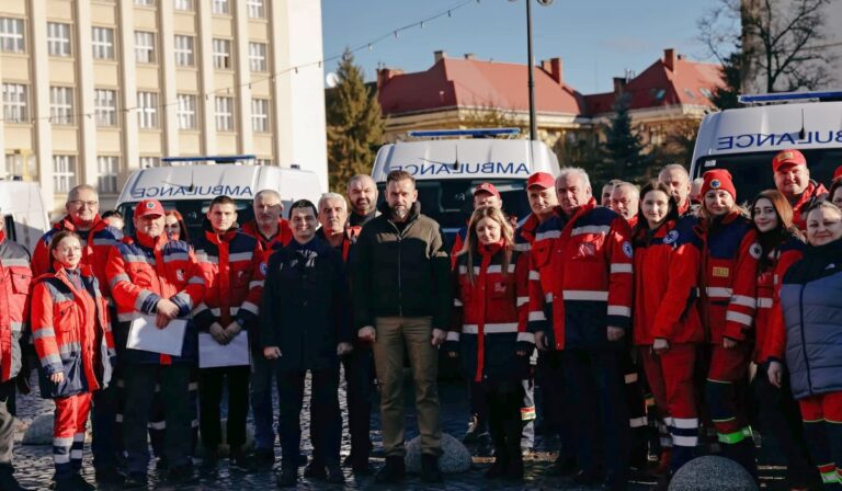 Tíz új mentőautó a kárpátaljai egészségügyi intézményeknek
