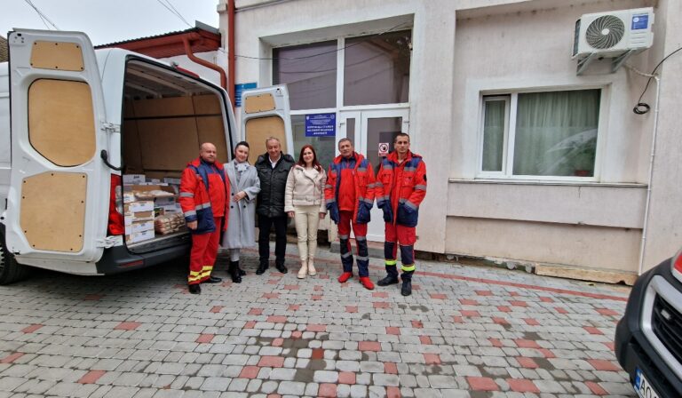 Élelmiszeradomány a beregszászi mentőállomás részére