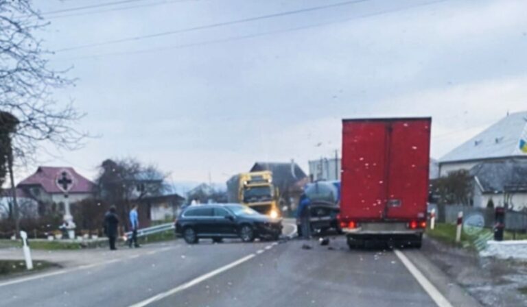 Autó és teherszállító ütközött a Huszti járásban