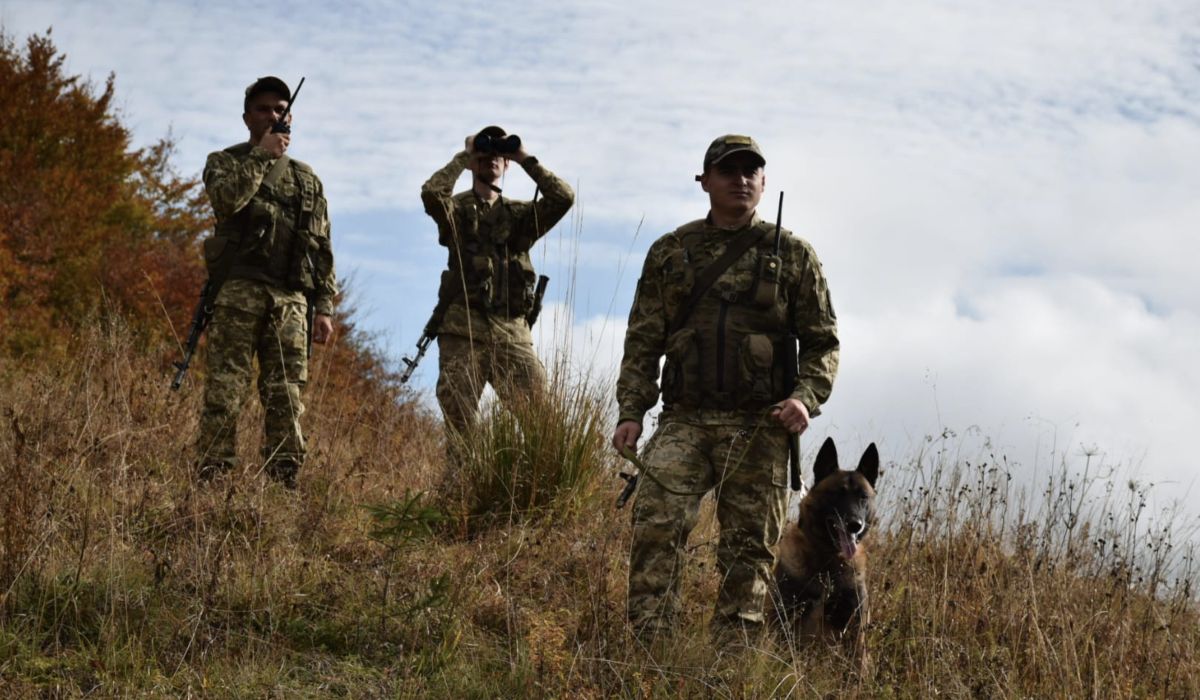 határőrök kutyával