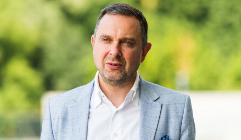Benyújtotta lemondását Ukrajna ifjúsági és sportminisztere