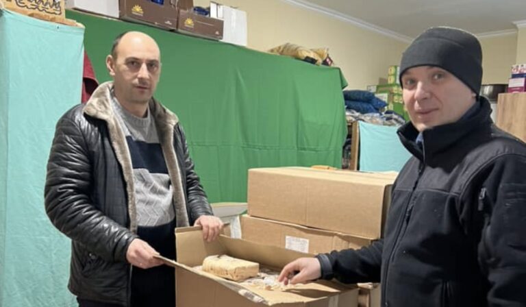 Humanitárius segélyt kaptak a tiszakeresztúri internátusban élő menekültek
