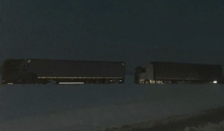 Továbbra is hosszú sorokban várakoznak a teherszállítók Ukrajna határainál