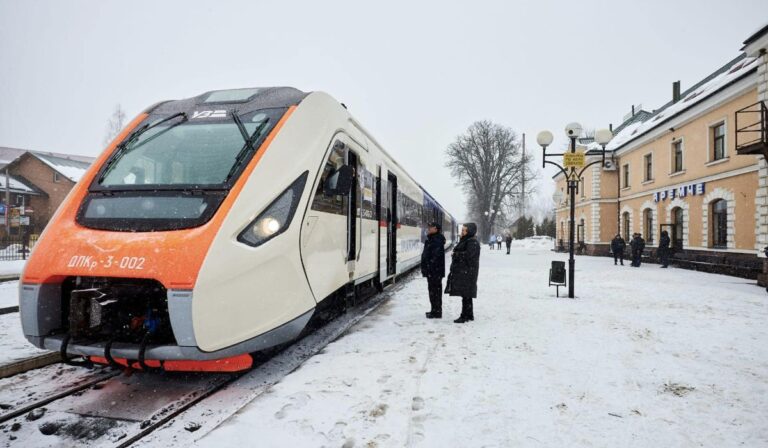 Lemberg–Rahó járat indul december végén