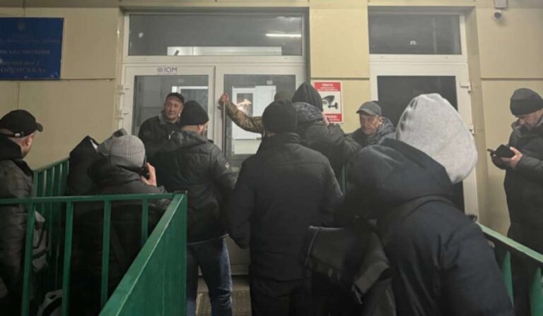 Veszélyben a nagycsaládos és rokkantsági igazolással rendelkező férfiak határátkelése?
