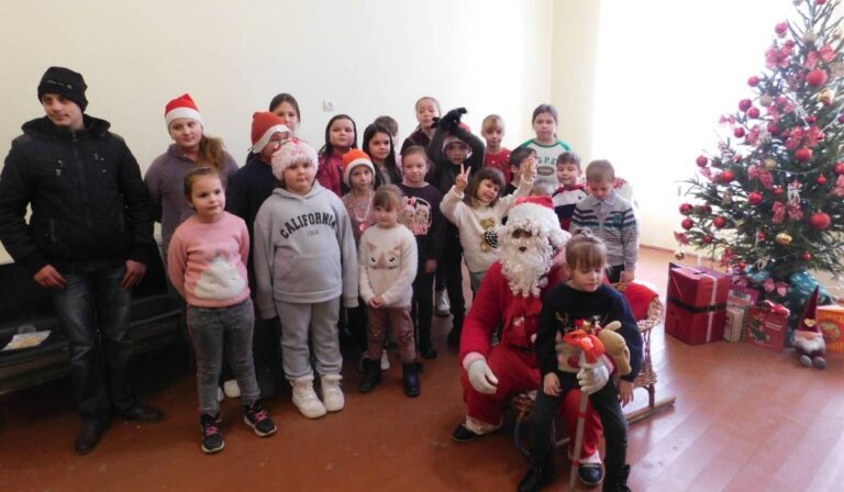 Mikulás-ünnepség és adventi foglalkozás Somban