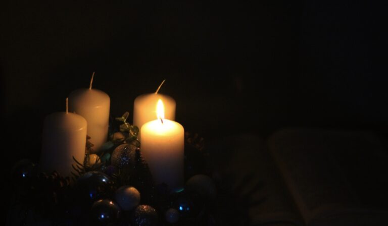 adventi koszorú advent első gyertya