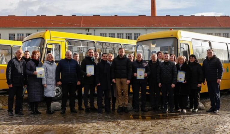 Hat új iskolabuszt kapott Kárpátalja