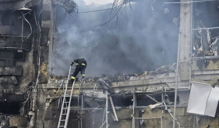 Nagyszabású légitámadás ért több ukrán nagyvárost