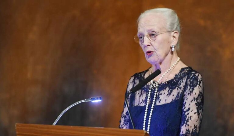 Lemond a trónról a dán királynő