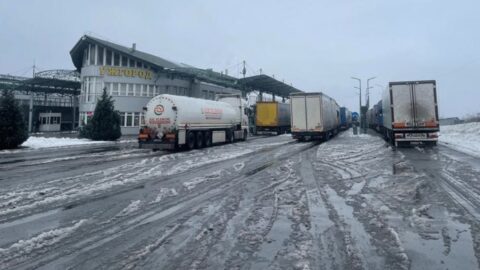 Ungvár határ teherforgalom