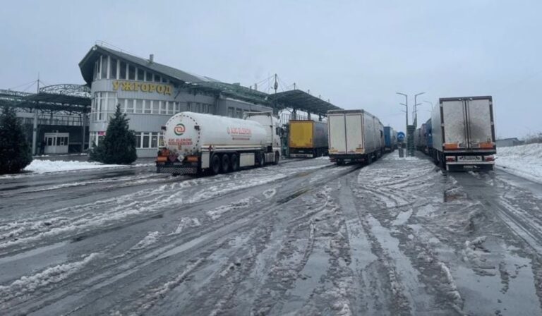 Ungvár határ teherforgalom