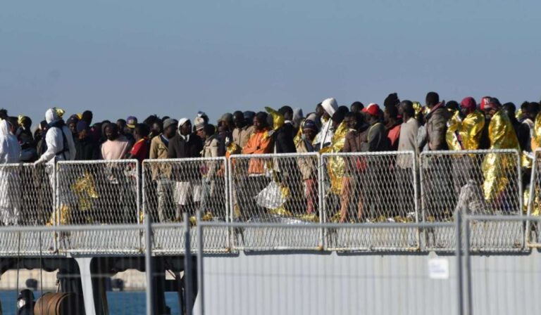 Több mint egymillió migráns érkezett 2023-ban Európába
