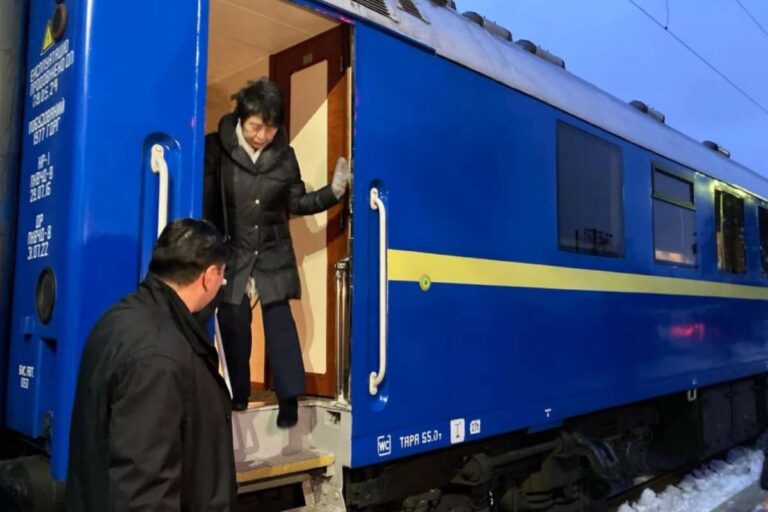A japán külügyminiszter megerősítette Ukrajna támogatását