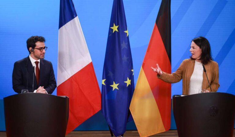 Párizs és Berlin addig támogatja Ukrajnát, amíg szükséges