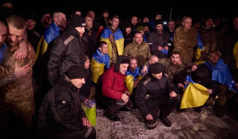 Több mint 200 katona és civil tért haza az orosz hadifogságból