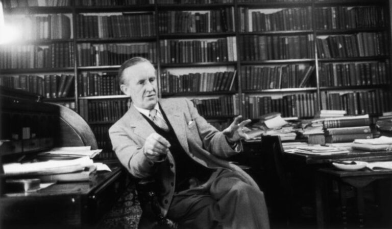 Már gyerekként mesterséges nyelveket alkotott J. R. R. Tolkien