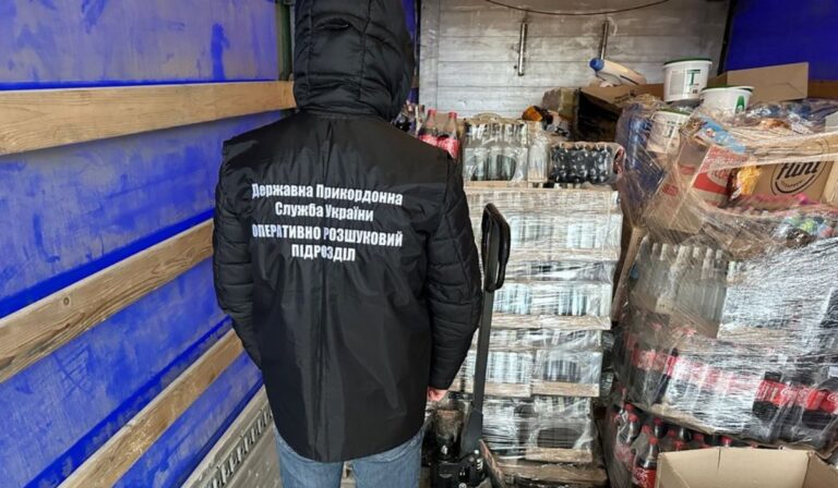 Ezer üveg alkoholt foglaltak le Kárpátalján
