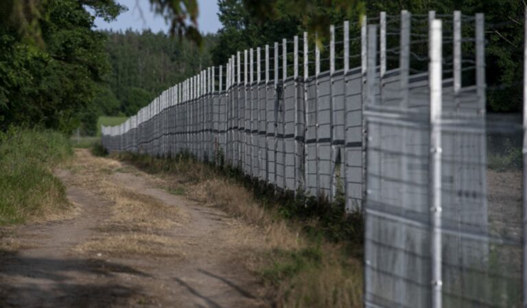 Lengyelország 2,5 milliárd dollárt fordít a keleti határvédelem megerősítésére