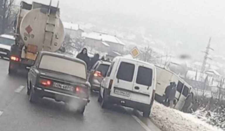 Személyautó és kisbusz ütközött a Beregszászi járásban