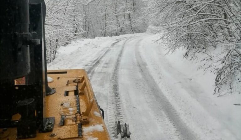 Tisztítják az utakat Kárpátalján