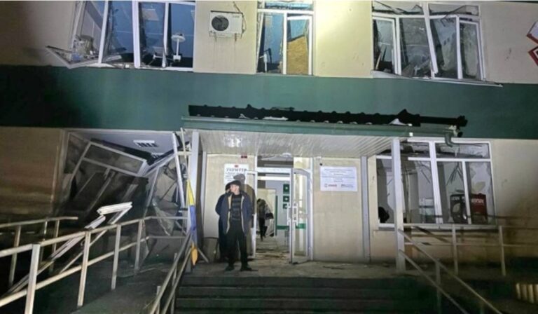 Three people killed, 12 injured in nighttime shelling of Selydove