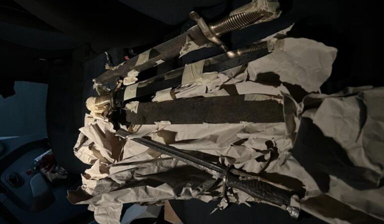 Négy kardot próbáltak becsempészni Ukrajnába